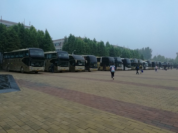 鄭州大巴車(chē)租賃:醉漢大巴吸煙被阻止,毆打大巴司機(jī)釀事故http://m.spxjmt.com/